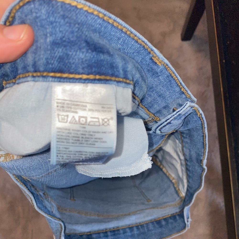 Old Navy jean shorts! Mom fit - Picture 3 of 3